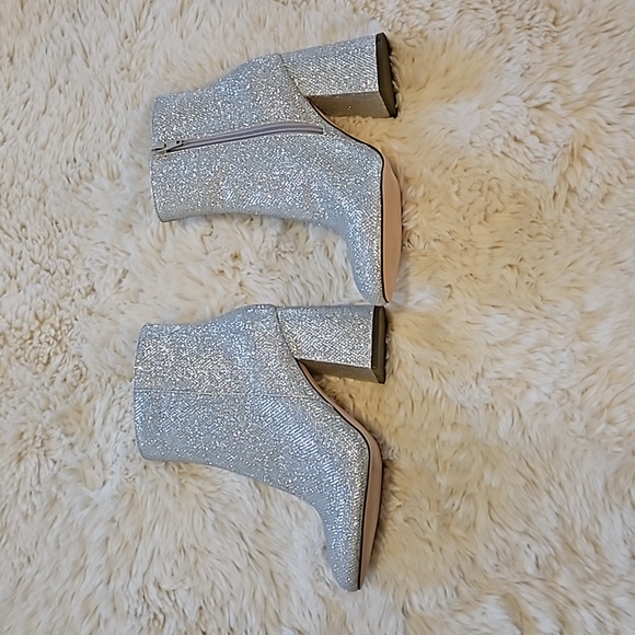 Madden Girl Glitter Fab Silver Sparkle Booties size 6.5, like new, without box - Picture 8 of 12